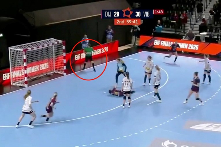 VIDEO Nevjerojatan trenutak s rukometne utakmice. Sutkinja "zabila" gol za bod