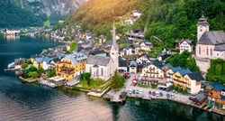 Ovaj austrijski grad izgleda kao da je naslikan. Posjeti ga milijun turista godišnje