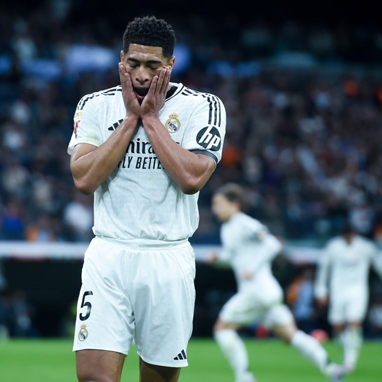 Bellingham čeka kaznu? Pogledajte kako je bijesno udario VAR opremu