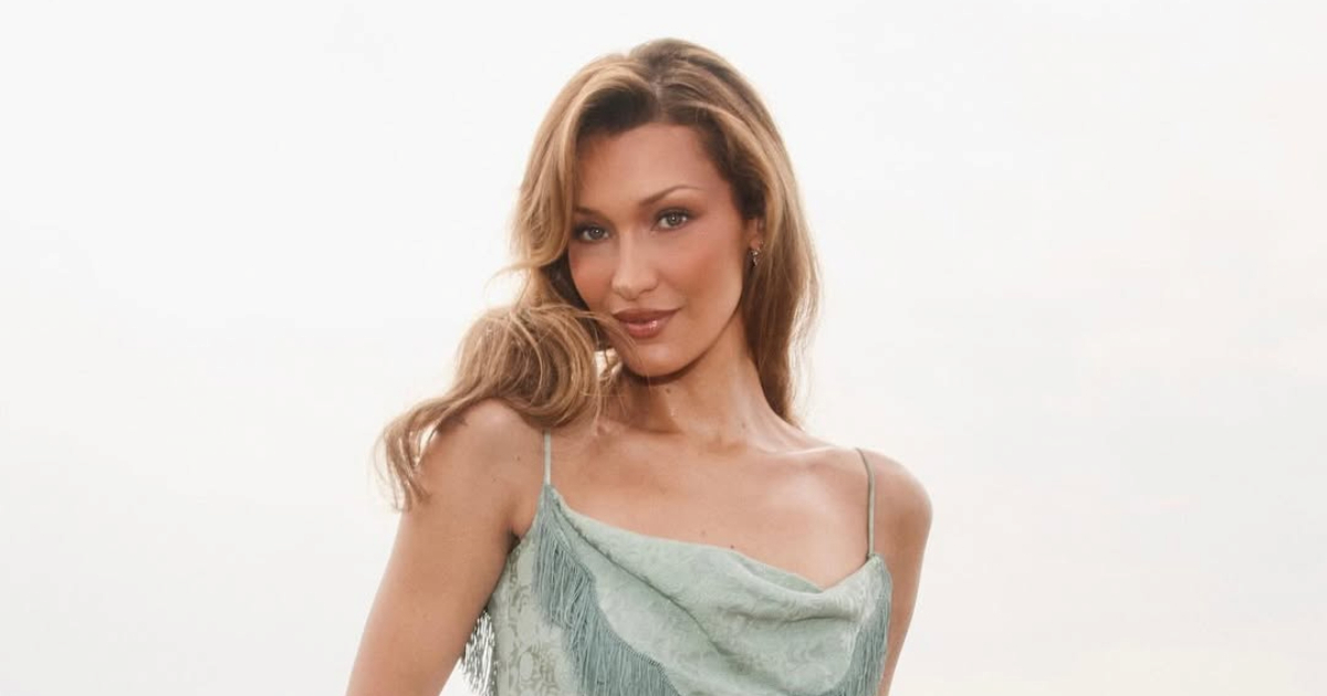 Bella Hadid u vintage Dior haljini predstavila novu liniju parfema