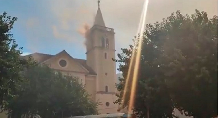 VIDEO U Zatonu gori crkva