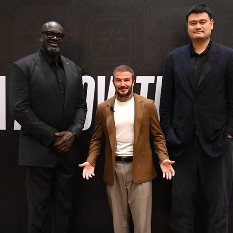 Viralna fotografija. Beckham (183 cm) između Shaqa (216 cm) i Minga (229 cm)