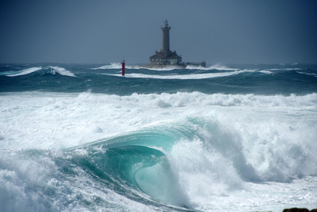 Olujno jugo na najjužnijoj točki istarskog poluotoka stvorilo je nestvarne prizore