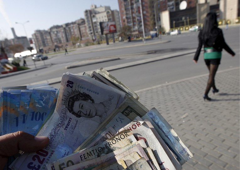Kako je euro došao u Crnu Goru i na Kosovo