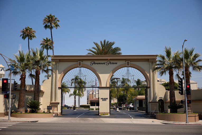 „Парамаунт“ отпушта 1.000 луѓе, големи намалувања и во „Си-Би-Ес њуз“