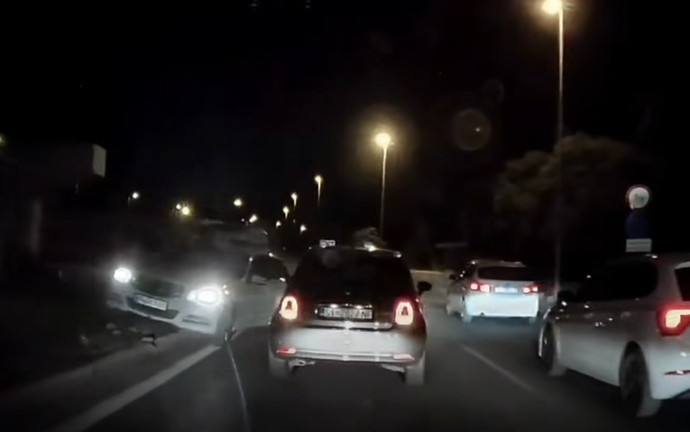 VIDEO Stranac u Mercedesu vozio brzom cestom u suprotnom smjeru