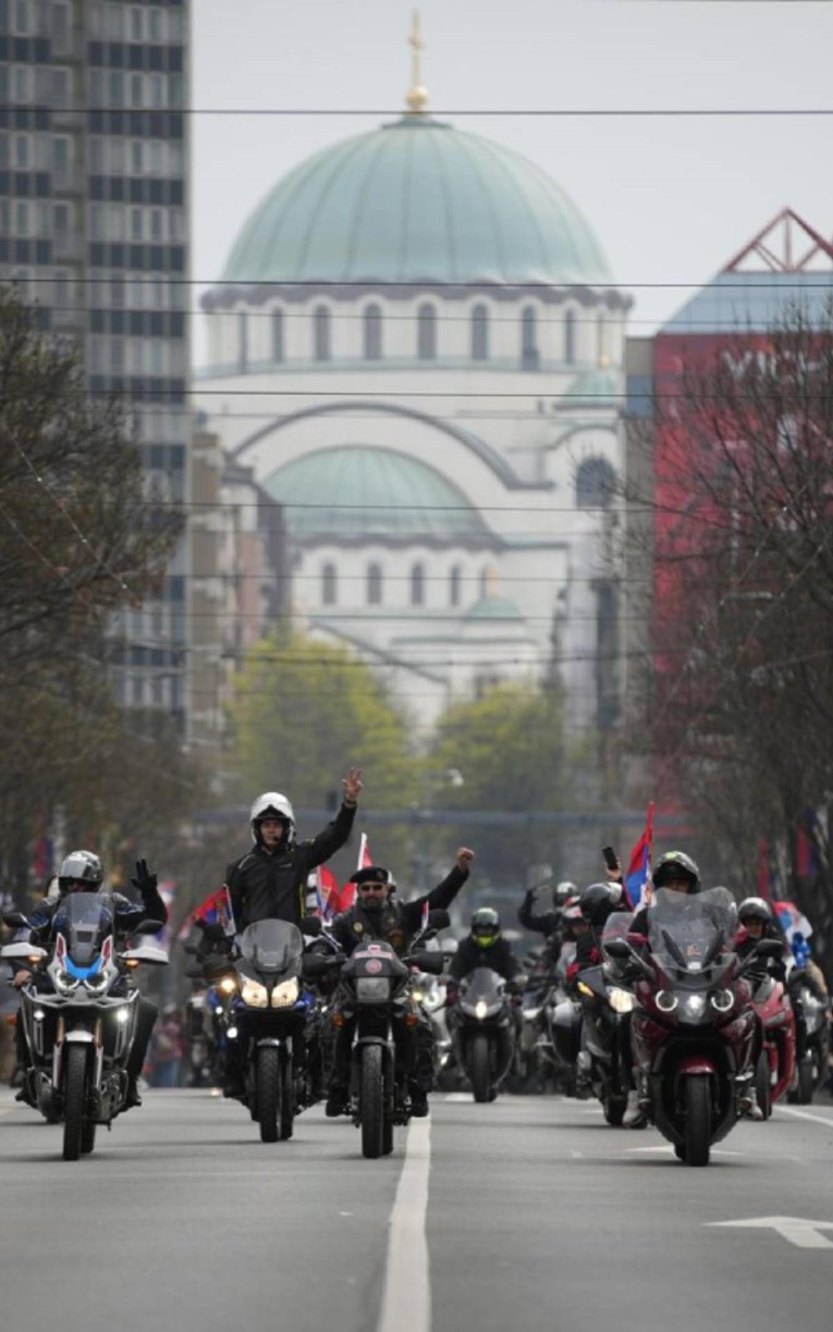 VIDEO Tisuće motorista iz cijele Srbije doputovalo u Beograd da bi podržali prosvjede