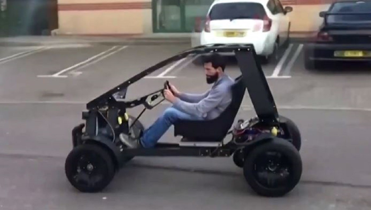 Ovaj 3D isprintani automobil teži samo 150 kilograma, a može voziti 70 km/h