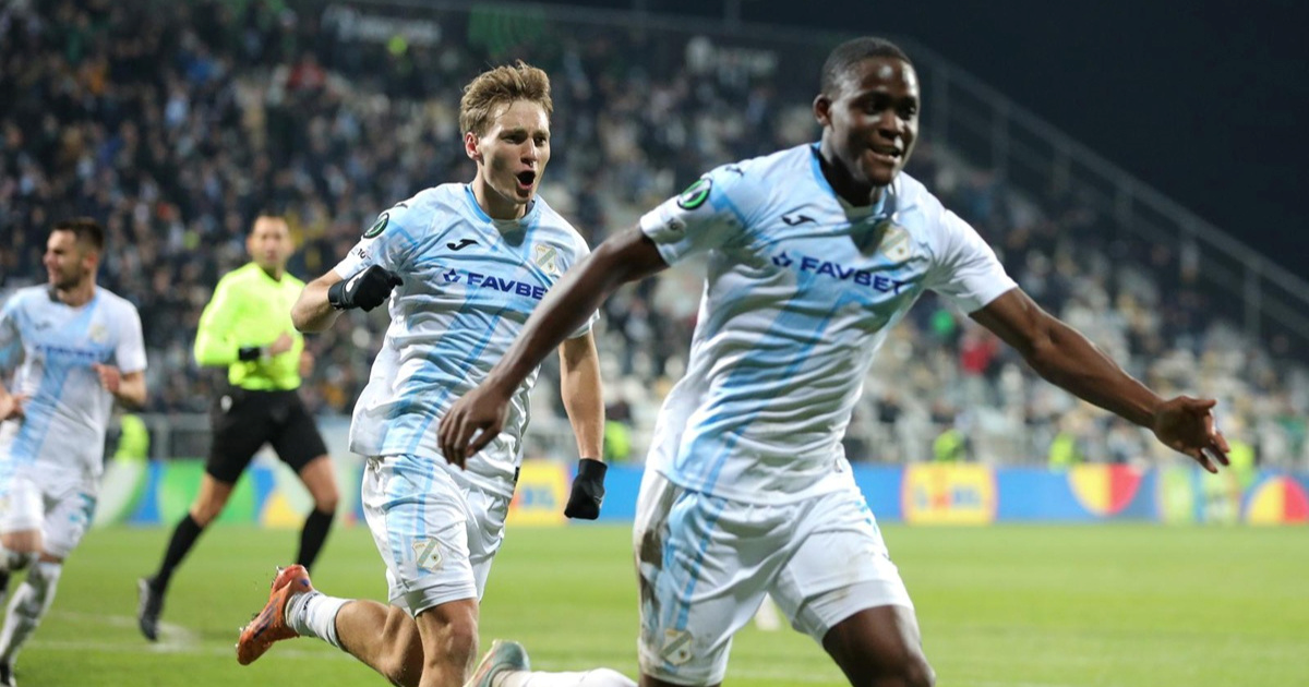 Pogledajte kako Rijeka slavi s navijačima i ponoćnu objavu kluba