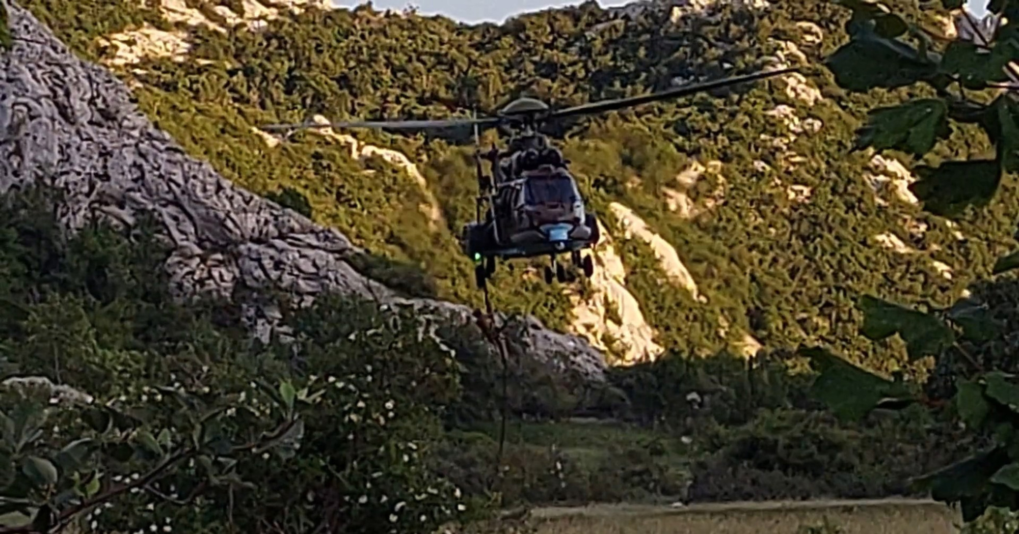 VIDEO Bugarski vojni helikopter sletio usred Parka prirode Velebit, pogledajte