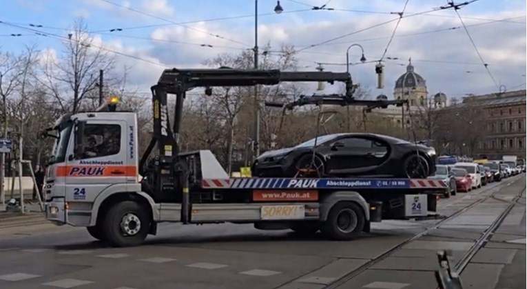 VIDEO Bugatti Chironom, vrijednim 3 milijuna eura, jurio po Beču. Ostao bez njega