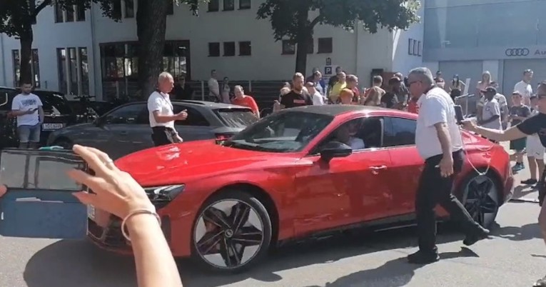 VIDEO Lewandowski se vratio u München. Navijači Bayerna pokušali ga isprovocirati