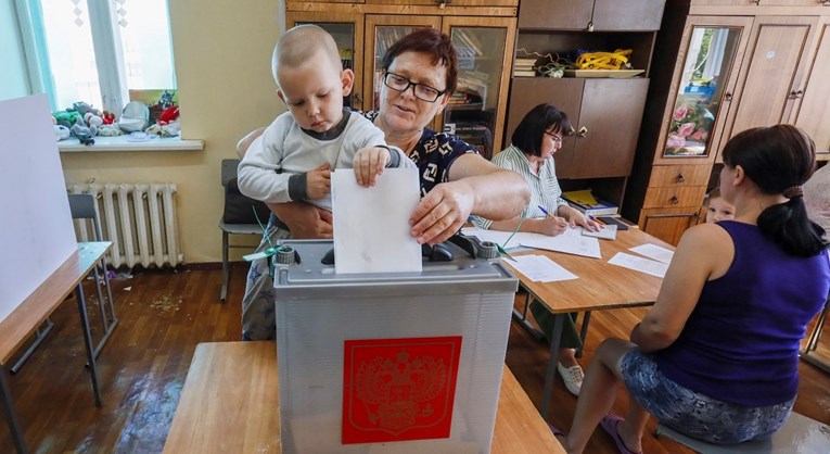 Otvorena birališta u Rusiji. Većini antiratnih kandidata zabranjeno natjecanje