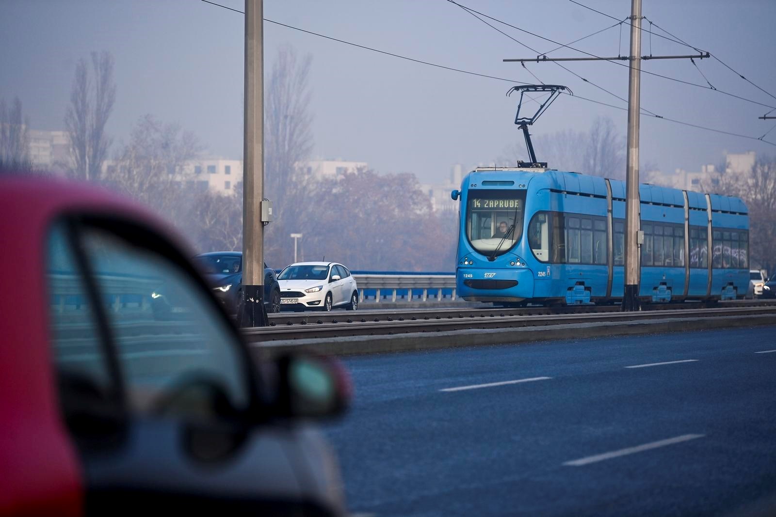 VIDEO Nakon gotovo 2 i pol godine tramvaji ponovno voze preko Jadranskog mosta