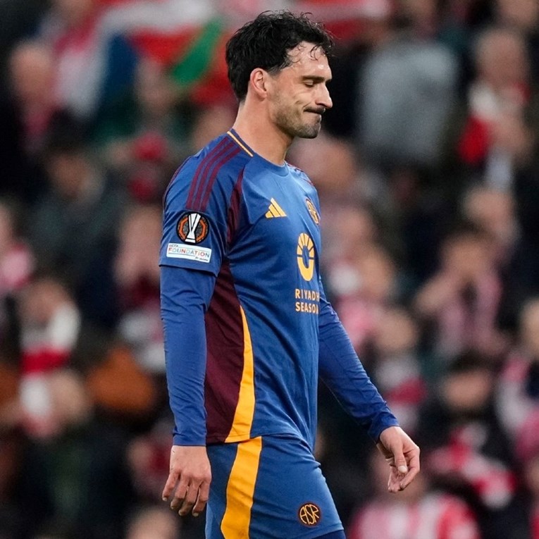 Hummels se ispričao nakon crvenog kartona: Uništio sam san o osvajanju Europa lige