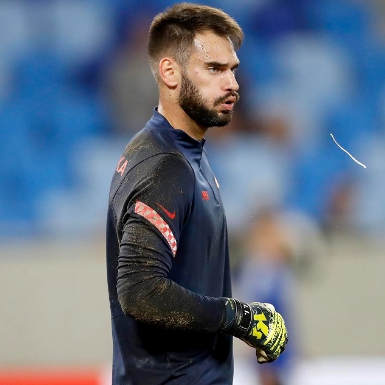 Ivušić stigao u Split. Navijači ga ogrnuli Hajdukovim šalom