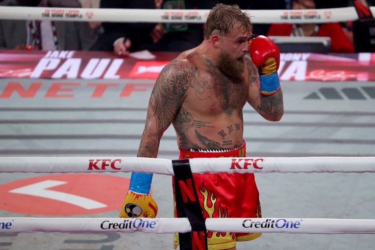 VIDEO Posljedice meča s Joshuom. Paul morao jesti hot dog od 6000 dolara na slamku