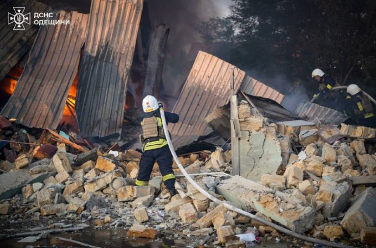 Rusija s pet bombi napala Sumi, pogođena civilna infrastruktura