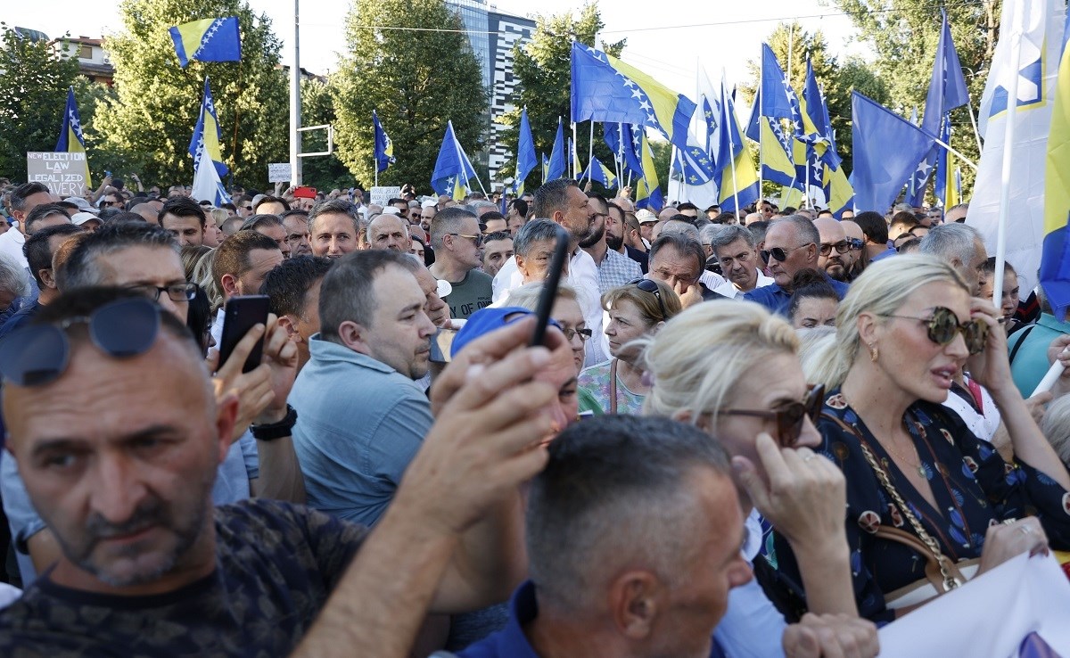 Milanović o prosvjedima u Sarajevu: To je nahuškana rulja