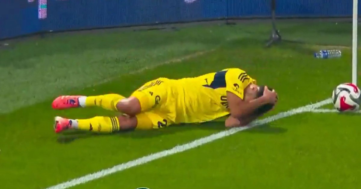 VIDEO Incident u Turskoj. Navijači bivšu zvijezdu Reala pogodili u glavu