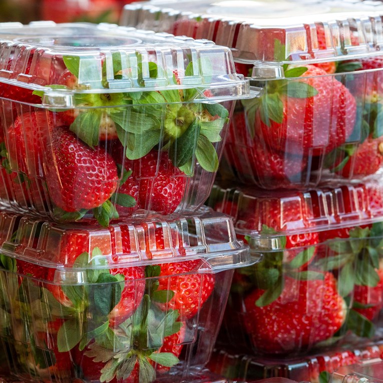 Jagode su pri vrhu liste prema količini pesticida. Evo kako ih pravilno prati