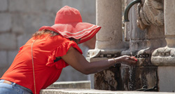 FOTO Ljudi u Dubrovniku pronašli su način kako se rashladiti dok je vrućina