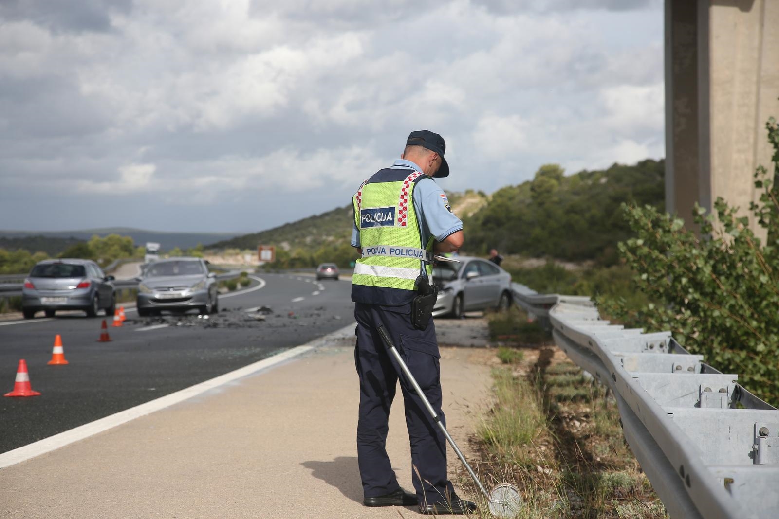 U teškoj nesreći na A1 nedaleko od Splita vozač (59) teško ozlijeđen