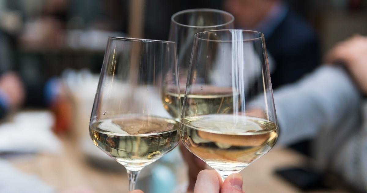 Čaša vina dnevno ipak nije dobra za zdravlje, upozoravaju znanstvenici
