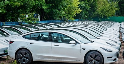 Tesla povukla preko 125.000 auta. Ovi modeli imaju problem