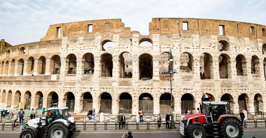 Nezadovoljni talijanski poljoprivrednici s traktorima došli do rimskog Koloseuma