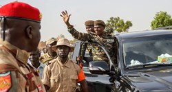 Macron: Francuska povlači vojsku iz Nigera