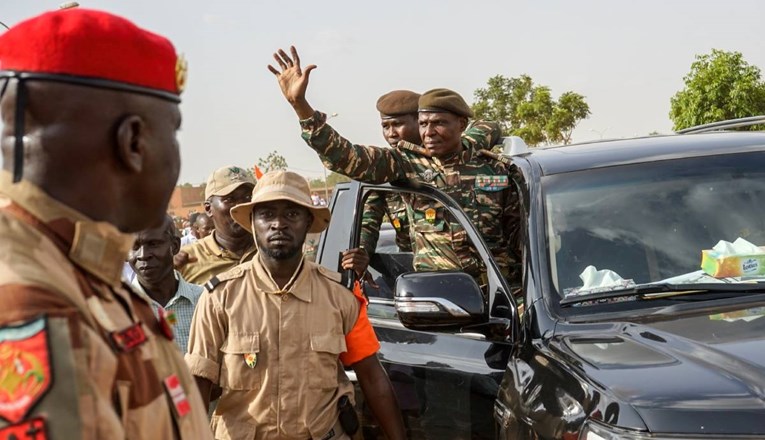 Macron: Francuska prekida vojnu suradnju s Nigerom, povlači 1500 vojnika