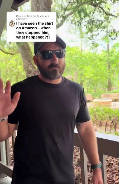 Došao u Disneyland s "neprimjerenom" majicom, tražili ga da je obuče naopako