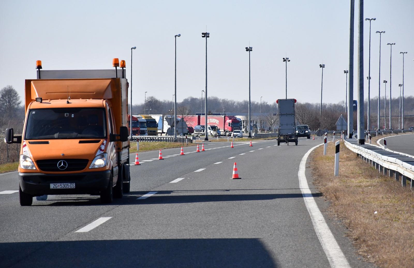 Na autocesti A3 između Kutine i Lipovljana je predmet, HAK upozorio vozače