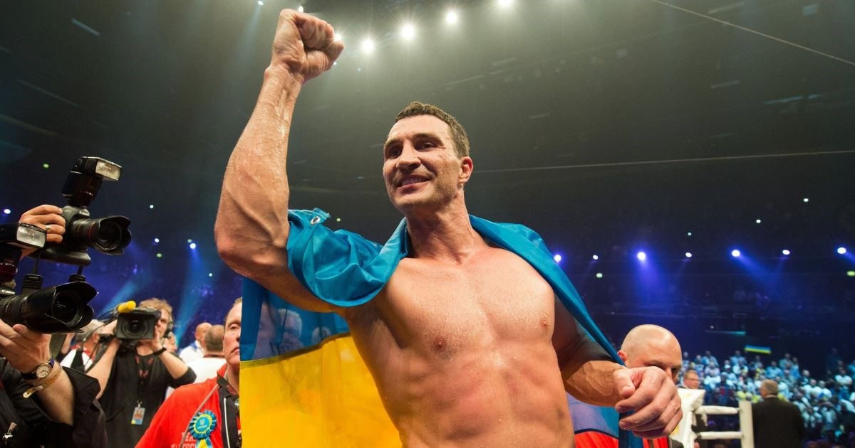 Odrastao je u vojnim bazama Crvene armije i postao nezaustavljiva boksačka sila