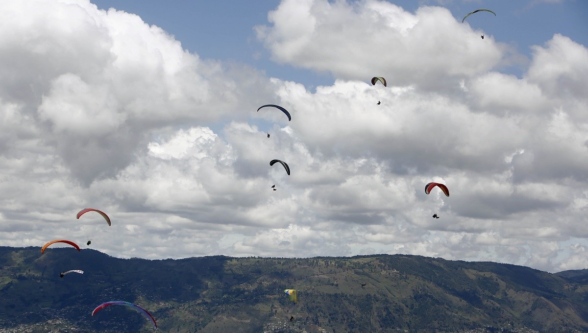 Troje stranaca teško ozlijeđeno tijekom paraglajdinga u Sloveniji