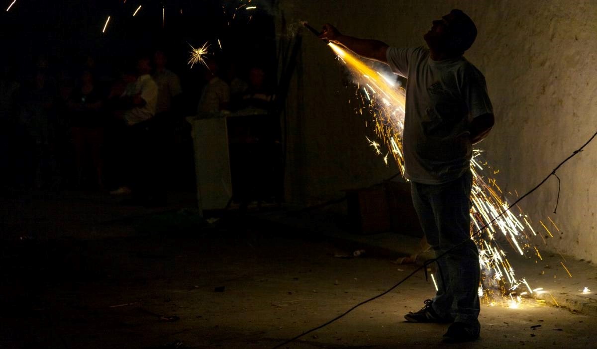 Muškarac u Berlinu koristio pirotehniku, raznio si šaku