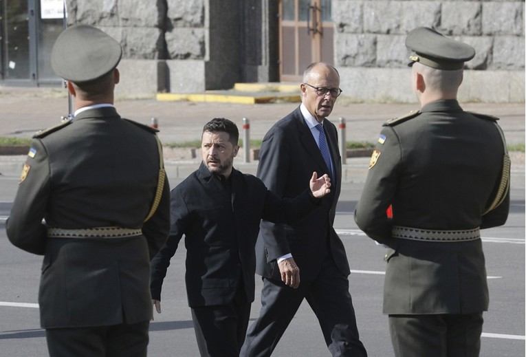 Merz u Kijevu usred napada dronovima: "Nećemo se dati zastrašiti"