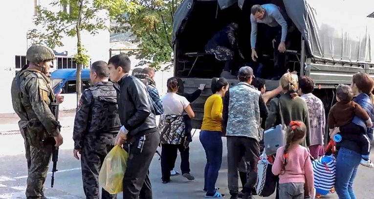 Armenci nastavljaju panično bježati iz Karabaha