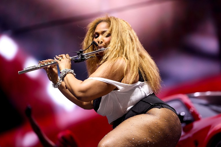 Lizzo na trenutak pokazala više nego što je planirala na Coachelli, spao joj je top