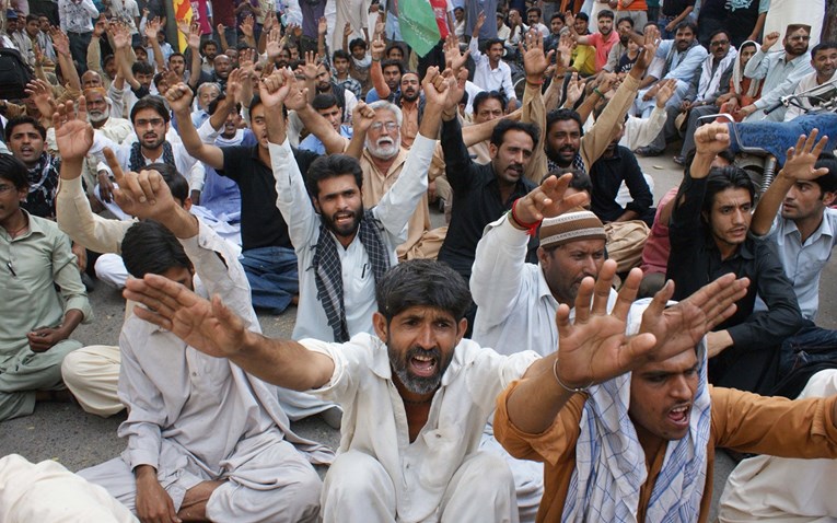 Učenik u Pakistanu rekao da je ravnatelj vrijeđao islam, izbili veliki neredi