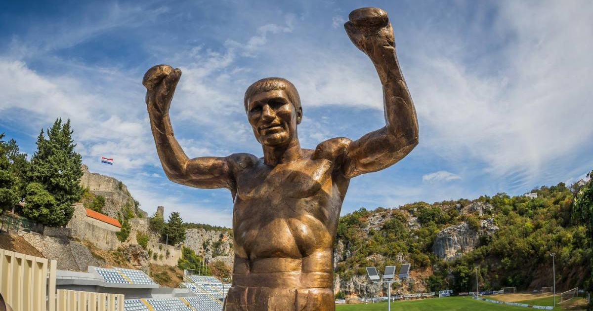 FOTO Mate Parlov dobio spomenik u Imotskom. Visok je tri i pol metra