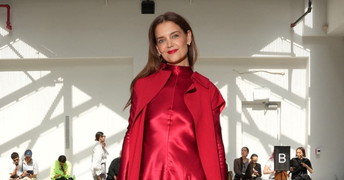 Dama u crvenom: Katie Holmes ukrala pozornost u New Yorku