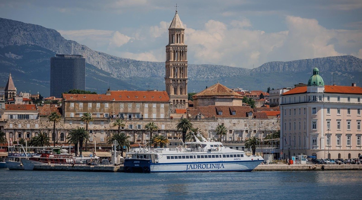 Jadrolinija uvodi brzobrodsku liniju Split-Bol-Hvar-Vis