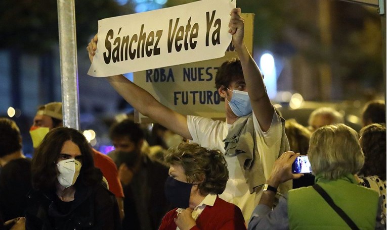 Španjolska ekstremna desnica prosvjedovala zbog mjera u Madridu