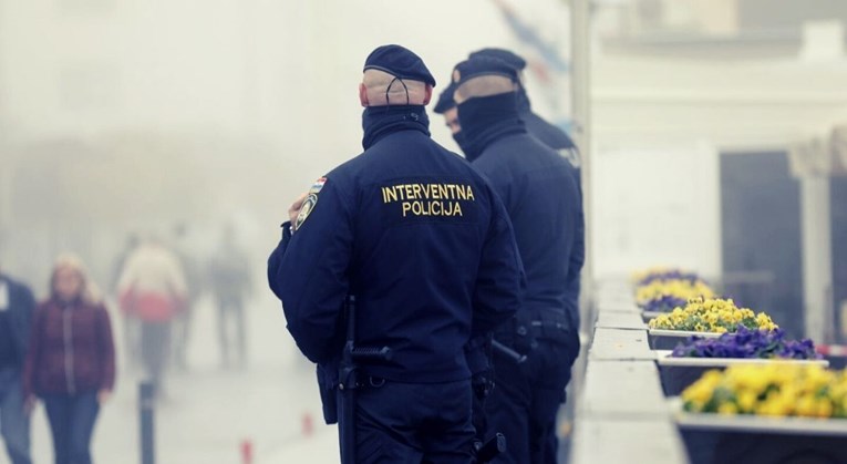 Nikad jače osiguranje u Vukovaru. Policajci u civilu snimali su svaku osobu u Koloni