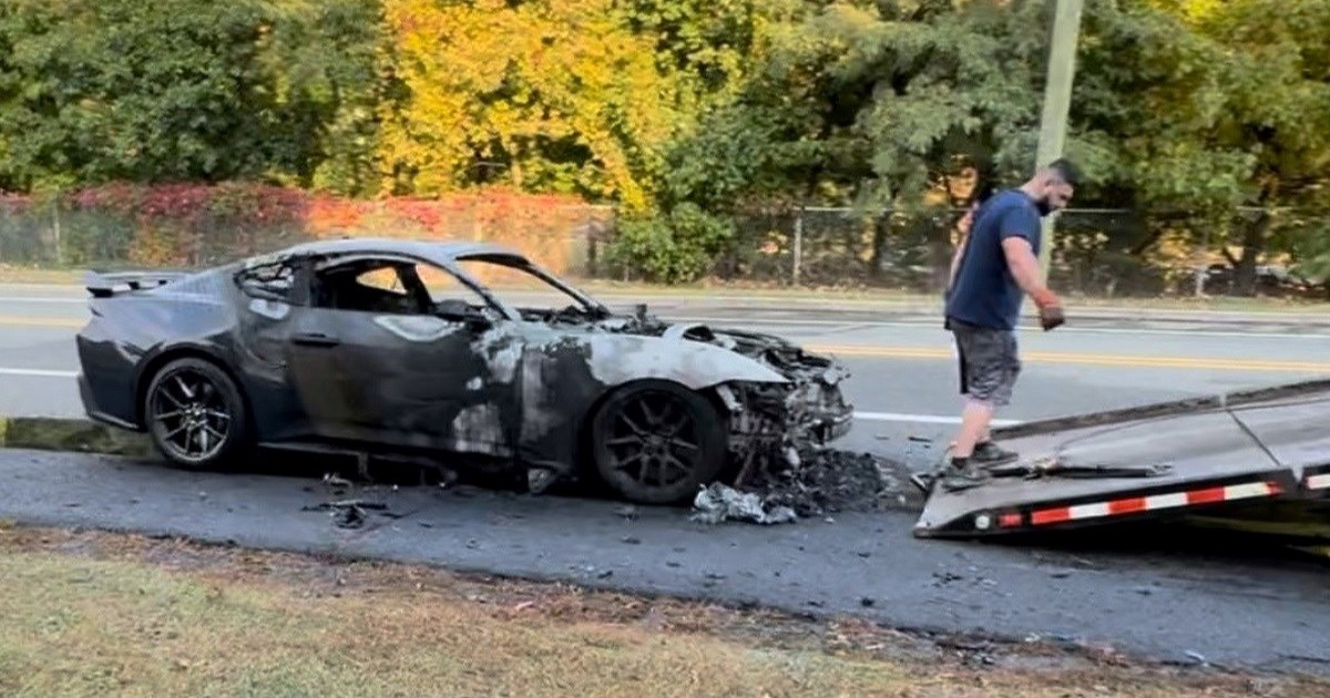 Prije godinu dana izgorio mu je Mustang. Sad mu je Ford poslao "paket dobrodošlice"