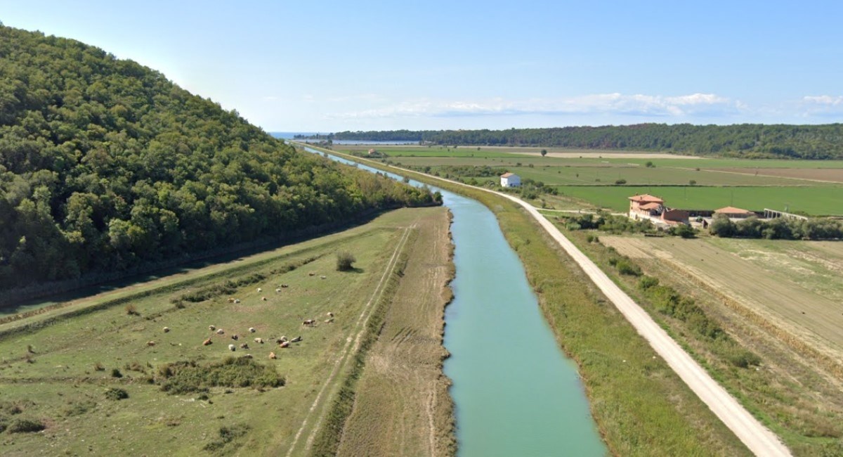 Paraglajder u Istri zapeo za stablo pa pao s visine od 10 metara, teško je ozlijeđen