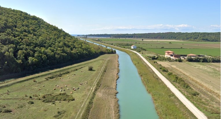 Paraglajder u Istri zapeo za stablo pa pao s visine od 10 metara, teško je ozlijeđen