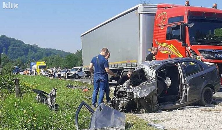 Teška prometna nesreća u BiH, poginule dvije osobe